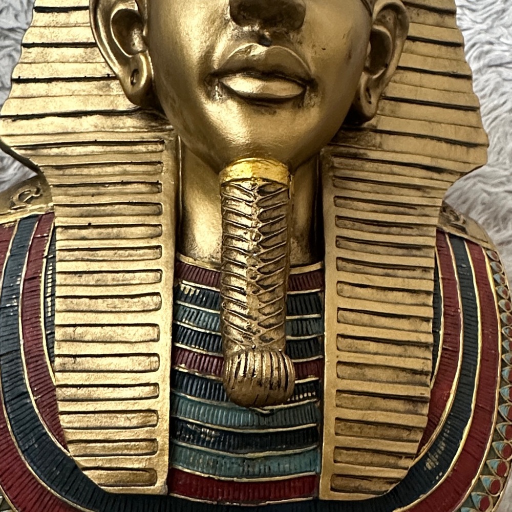 Gold colored Pharaoh Decor - Picture 8 of 10